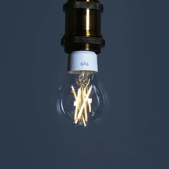 Yeelight Smart LED Filament Lamp in armatuur
